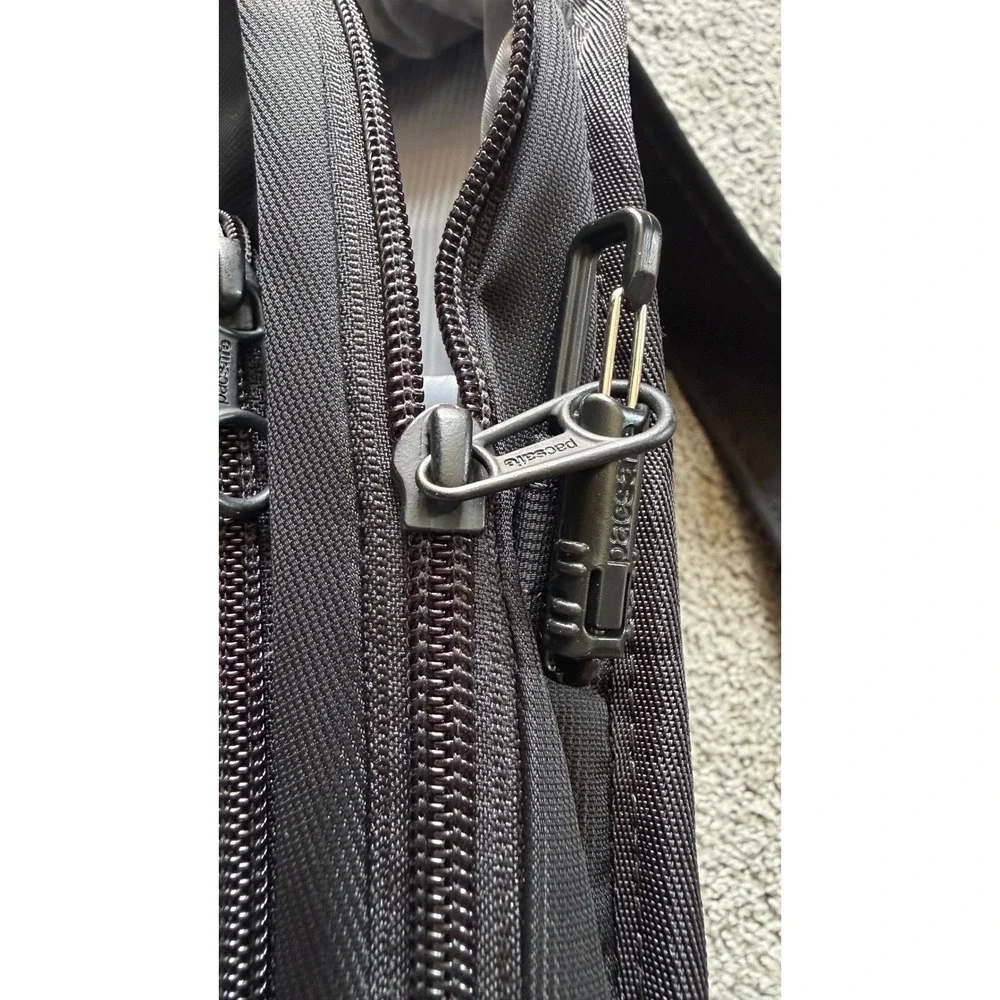 Pacsafe‎ Metrosafe LS150 Anti-Theft Sling Backpack RFID eXomesh Black 7L